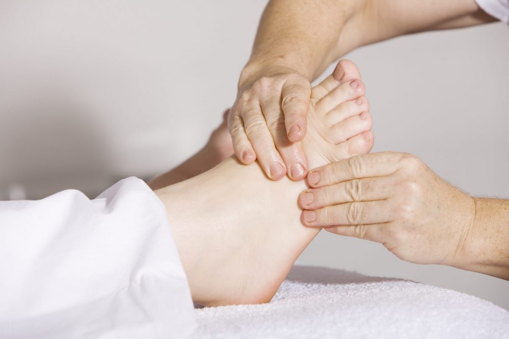 Umgeknickter Fuß Osteopathie Baenderriss Schmerzen Berlin
